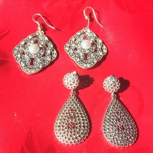 Two pair vintage-esque earrings.
